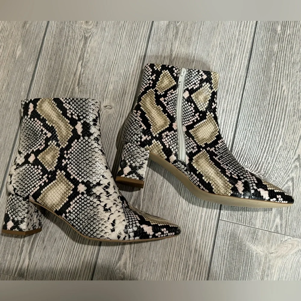 Cocoa Faux Snakeskin Ankle Boots Size 8.5, Vegan Leather, 2.25 inch heel - Picture 6 of 9